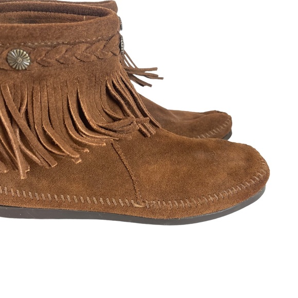 Minnetonka Double Fringe Side Zip Suede Brown Flat Soled Ankle Boot 2360011 - Picture 4 of 13
